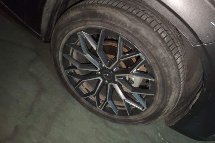 Used CHANGAN OSHAN Z6 2022 Blue Whale 1.5T DCT Smart Edition Right Front Wheel Hub