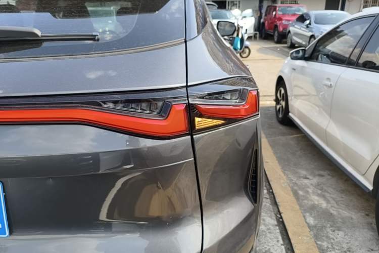 Used CHANGAN OSHAN Z6 2022 Blue Whale 1.5T DCT Smart Edition Urban Version Right Rear Taillight