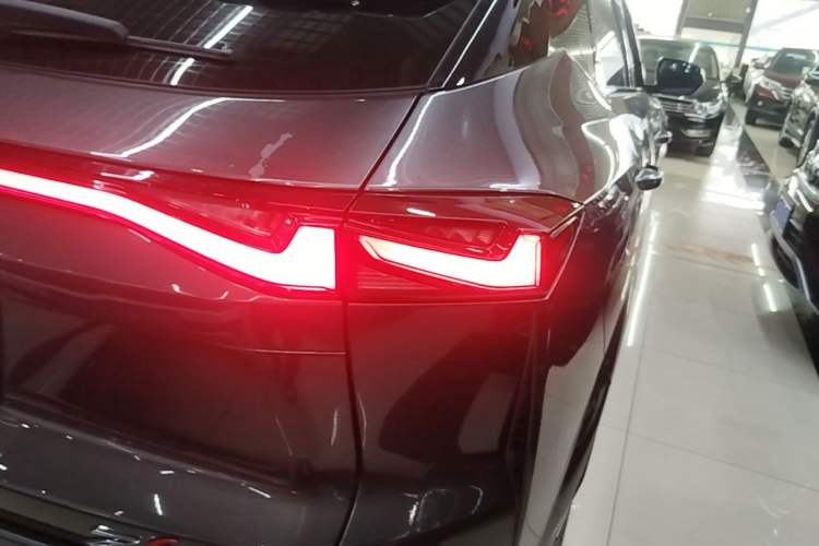 Used CHANGAN OSHAN Z6 2022 Blue Whale 1.5T DCT Smart Edition Right Rear Taillight
