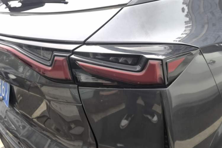 Used CHANGAN OSHAN Z6 2022 Blue Whale 1.5T DCT Luxury Model Right Rear Taillight