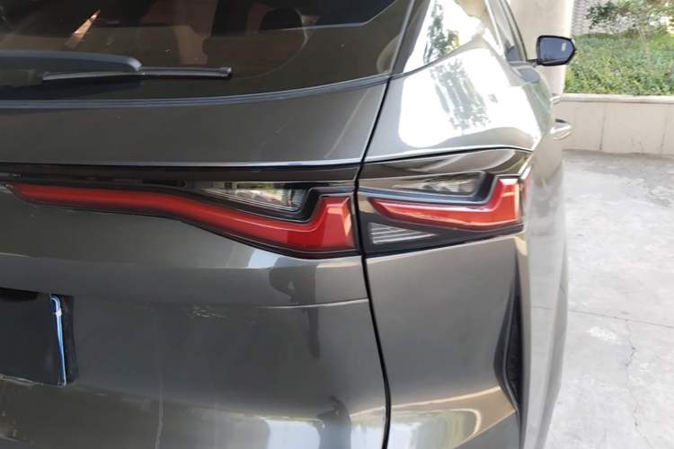 Used CHANGAN OSHAN Z6 2022 Blue Whale 1.5T DCT Luxury Model Right Rear Taillight