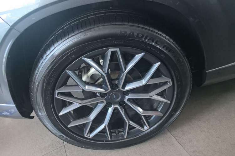 Used CHANGAN OSHAN Z6 2022 Blue Whale 1.5T DCT Smart Edition Right Rear Wheel Hub