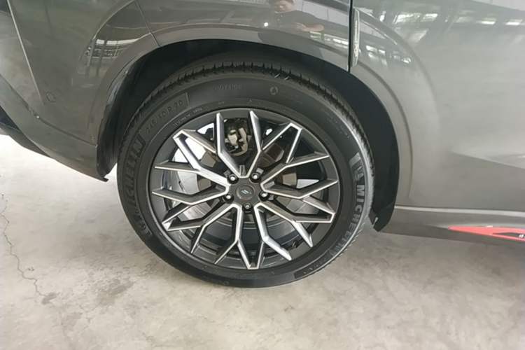 Used CHANGAN OSHAN Z6 2022 Blue Whale 1.5T DCT Smart Navigation Model Right Rear Wheel Hub