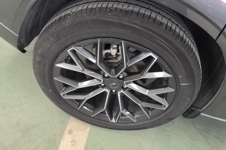 Used CHANGAN OSHAN Z6 2022 Blue Whale 1.5T DCT Smart Edition Right Rear Wheel Hub