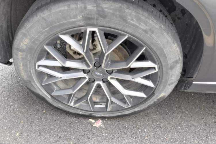 Used CHANGAN OSHAN Z6 2022 Blue Whale 1.5T DCT Luxury Model Right Rear Wheel Hub