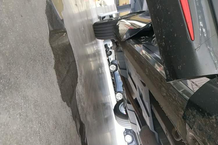 Used CHANGAN OSHAN Z6 2022 Blue Whale 1.5T DCT Smart Navigation Model Right Side Sill