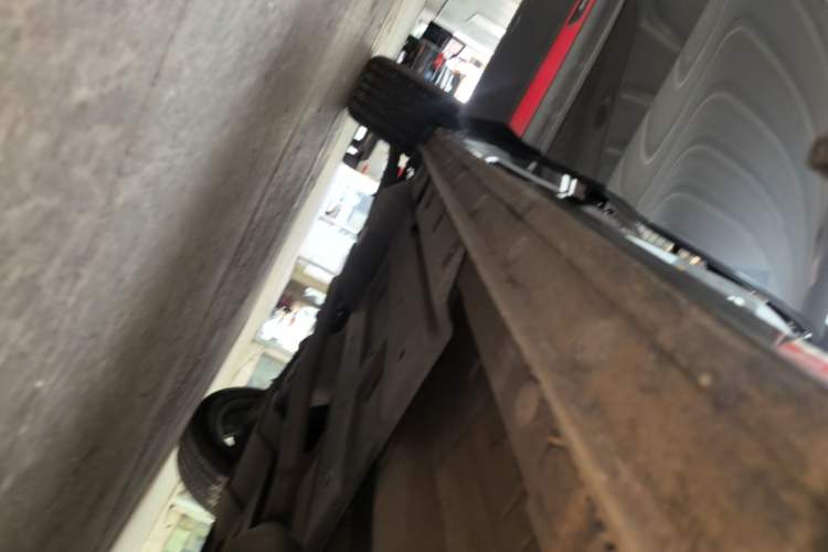 Used CHANGAN OSHAN Z6 2022 Blue Whale 1.5T DCT Smart Edition Urban Version Right Side Sill