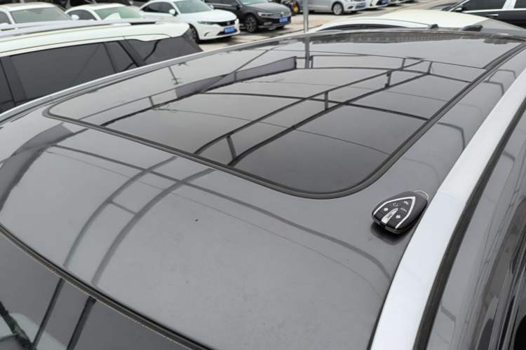 Used CHANGAN OSHAN Z6 2022 Blue Whale 1.5T DCT Smart Navigation Model Roof