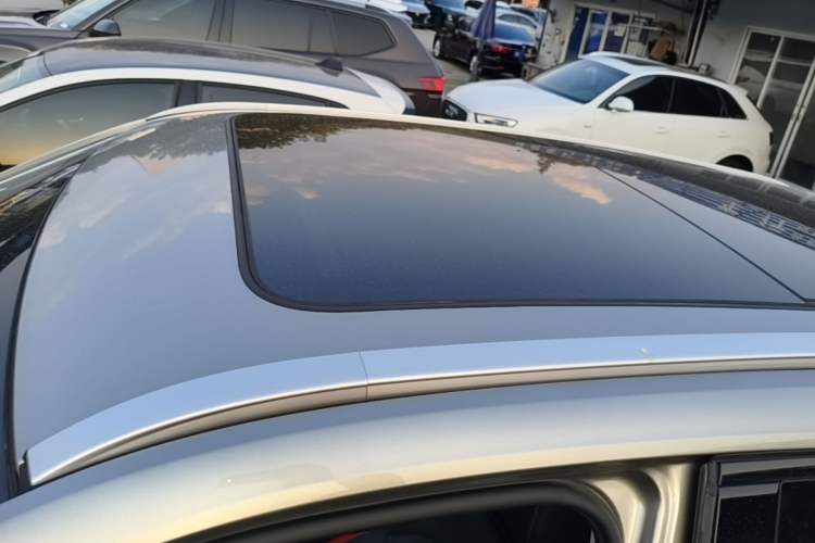 Used CHANGAN OSHAN Z6 2022 Blue Whale 1.5T DCT Smart Navigation Model Roof