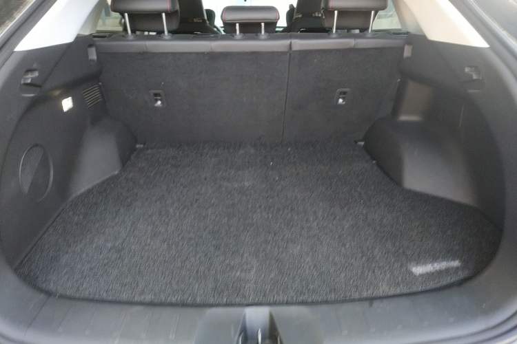 Used CHANGAN OSHAN Z6 2022 Blue Whale 1.5T DCT Smart Edition Trunk
