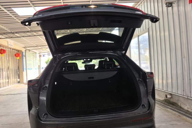 Used CHANGAN OSHAN Z6 2022 Blue Whale 1.5T DCT Smart Edition Urban Version Trunk