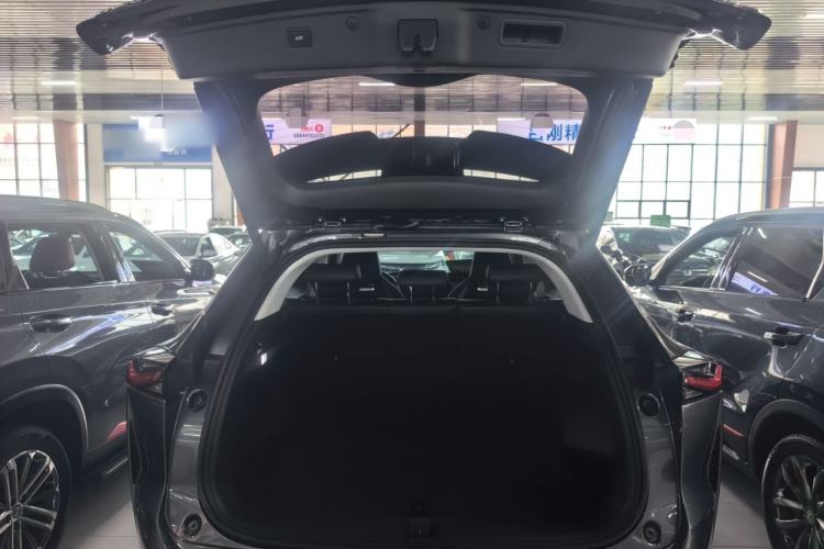 Used CHANGAN OSHAN Z6 2022 Blue Whale 1.5T DCT Smart Navigation Model Trunk