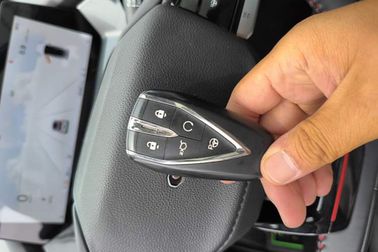 Used CHANGAN OSHAN Z6 2022 Blue Whale 1.5T DCT Smart Navigation Model Vehicle Key