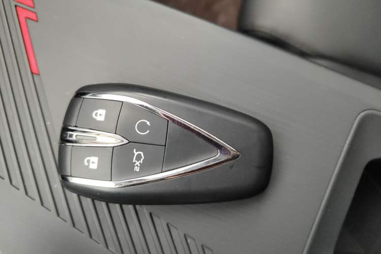 Used CHANGAN OSHAN Z6 2022 Blue Whale 1.5T DCT Smart Edition Urban Version Vehicle Key