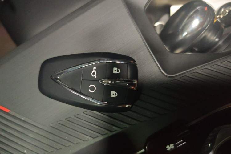 Used CHANGAN OSHAN Z6 2022 Blue Whale 1.5T DCT Luxury Model Vehicle Key
