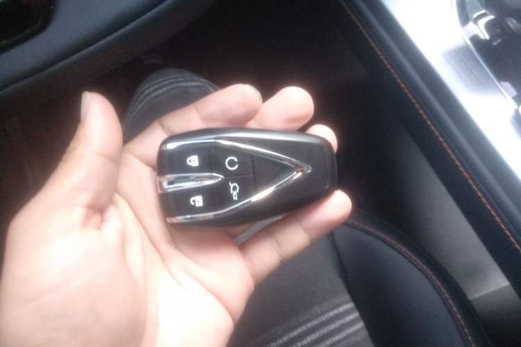 Used CHANGAN OSHAN Z6 2022 Blue Whale 1.5T DCT Smart Edition Urban Version Vehicle Key