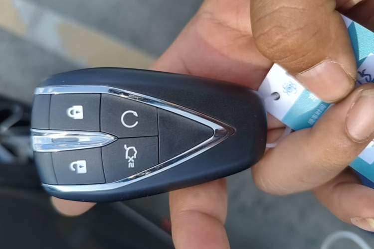 Used CHANGAN OSHAN Z6 2022 Blue Whale 1.5T DCT Smart Edition Urban Version Vehicle Key