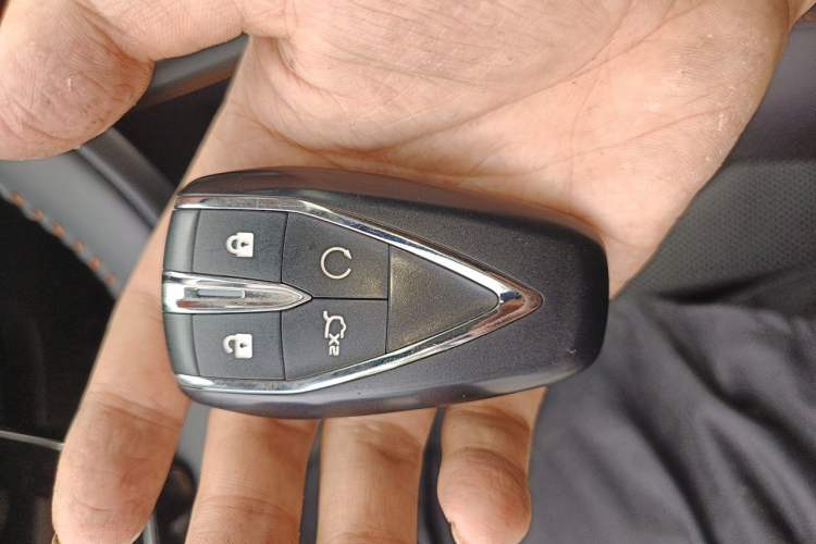 Used CHANGAN OSHAN Z6 2022 Blue Whale 1.5T DCT Luxury Model Vehicle Key