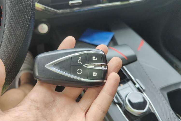 Used CHANGAN OSHAN Z6 2022 Blue Whale 1.5T DCT Luxury Model Vehicle Key
