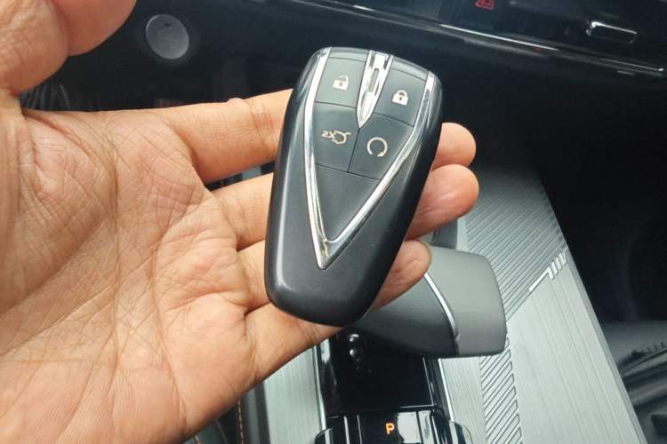 Used CHANGAN OSHAN Z6 2022 Blue Whale 1.5T DCT Luxury Model Vehicle Key