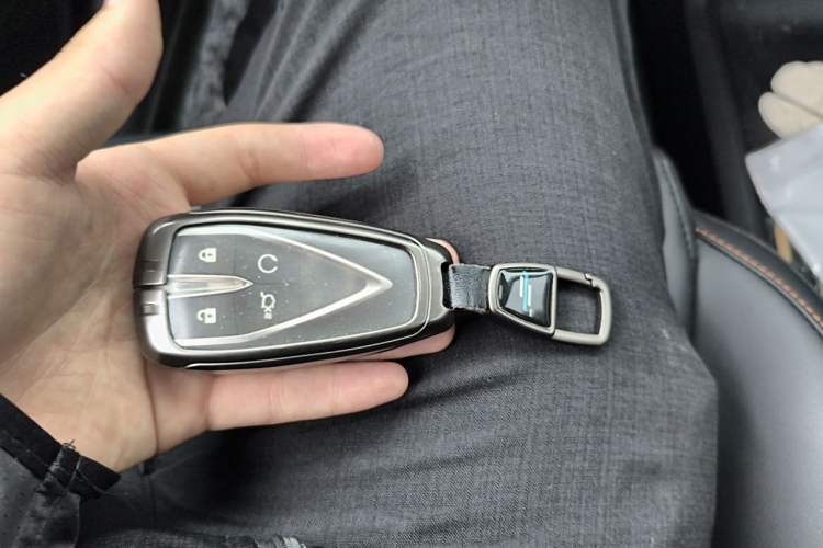 Used CHANGAN OSHAN Z6 2022 Blue Whale 1.5T DCT Luxury Model Vehicle Key