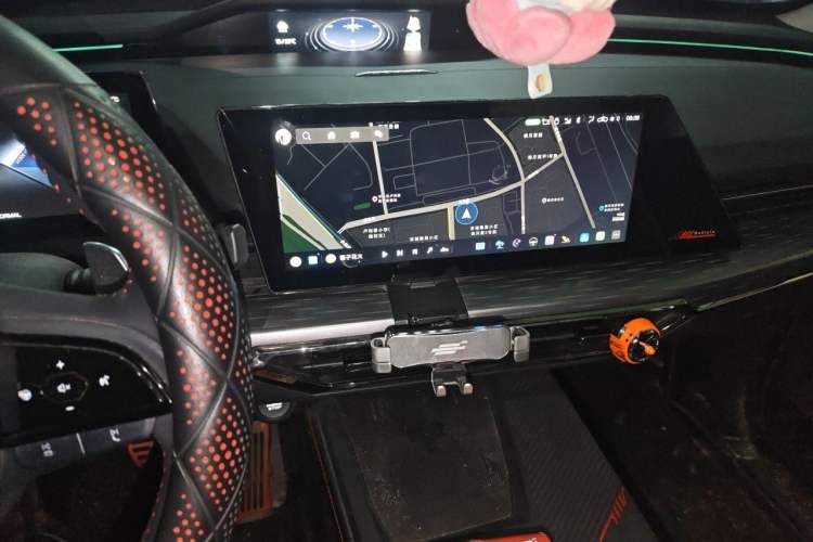 Used CHANGAN OSHAN Z6 2022 Blue Whale 1.5T DCT Smart Navigation Model Audio And AC Panel