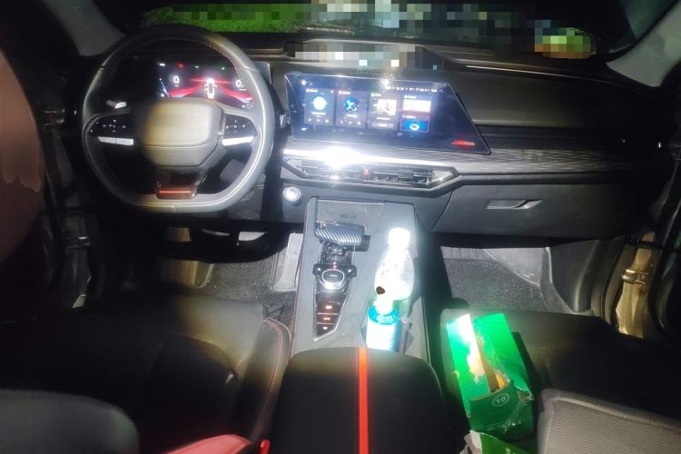 Used CHANGAN OSHAN Z6 2022 Blue Whale 1.5T DCT Smart Edition Urban Version Center Console