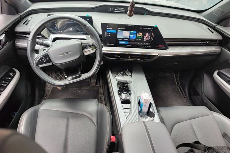Used CHANGAN OSHAN Z6 2022 Blue Whale 1.5T DCT Smart Edition Urban Version Center Console