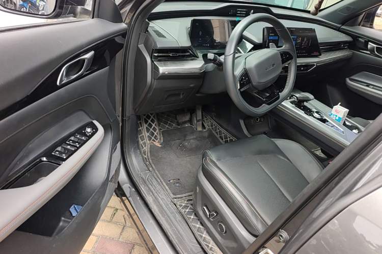 Used CHANGAN OSHAN Z6 2022 Blue Whale 1.5T DCT Smart Edition Urban Version Driver Seat