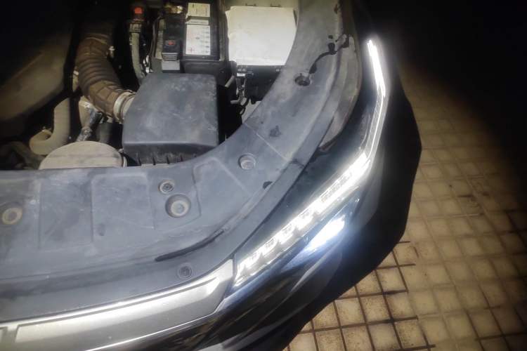 Used CHANGAN OSHAN Z6 2022 Blue Whale 1.5T DCT Smart Edition Urban Version Engine Bay Left