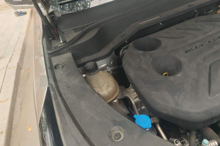 Used CHANGAN OSHAN Z6 2022 Blue Whale 1.5T DCT Luxury Model Engine Bay Right