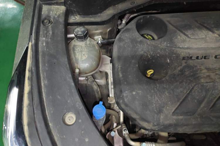 Used CHANGAN OSHAN Z6 2022 Blue Whale 1.5T DCT Smart Navigation Model Engine Bay Right