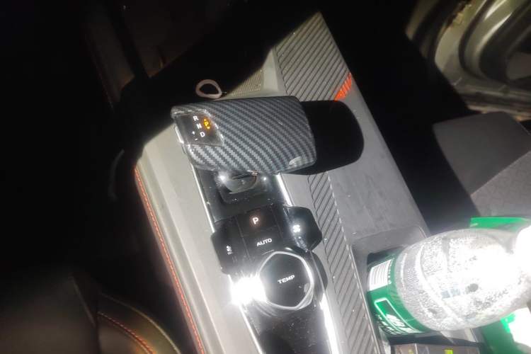 Used CHANGAN OSHAN Z6 2022 Blue Whale 1.5T DCT Smart Edition Urban Version Gear Lever
