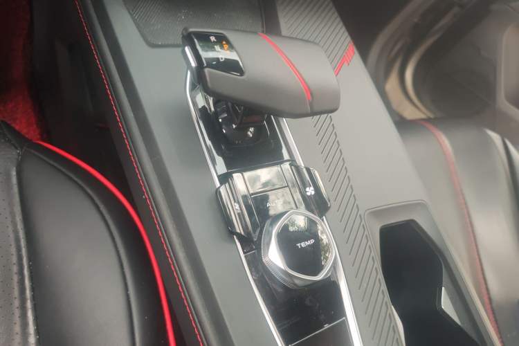 Used CHANGAN OSHAN Z6 2022 Blue Whale 1.5T DCT Luxury Model Gear Lever