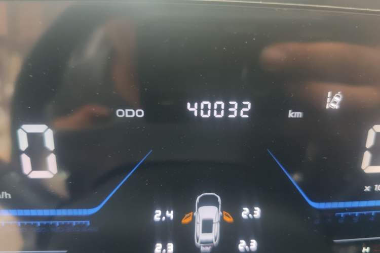Used CHANGAN OSHAN Z6 2022 Blue Whale 1.5T DCT Luxury Model Odometer Close Up