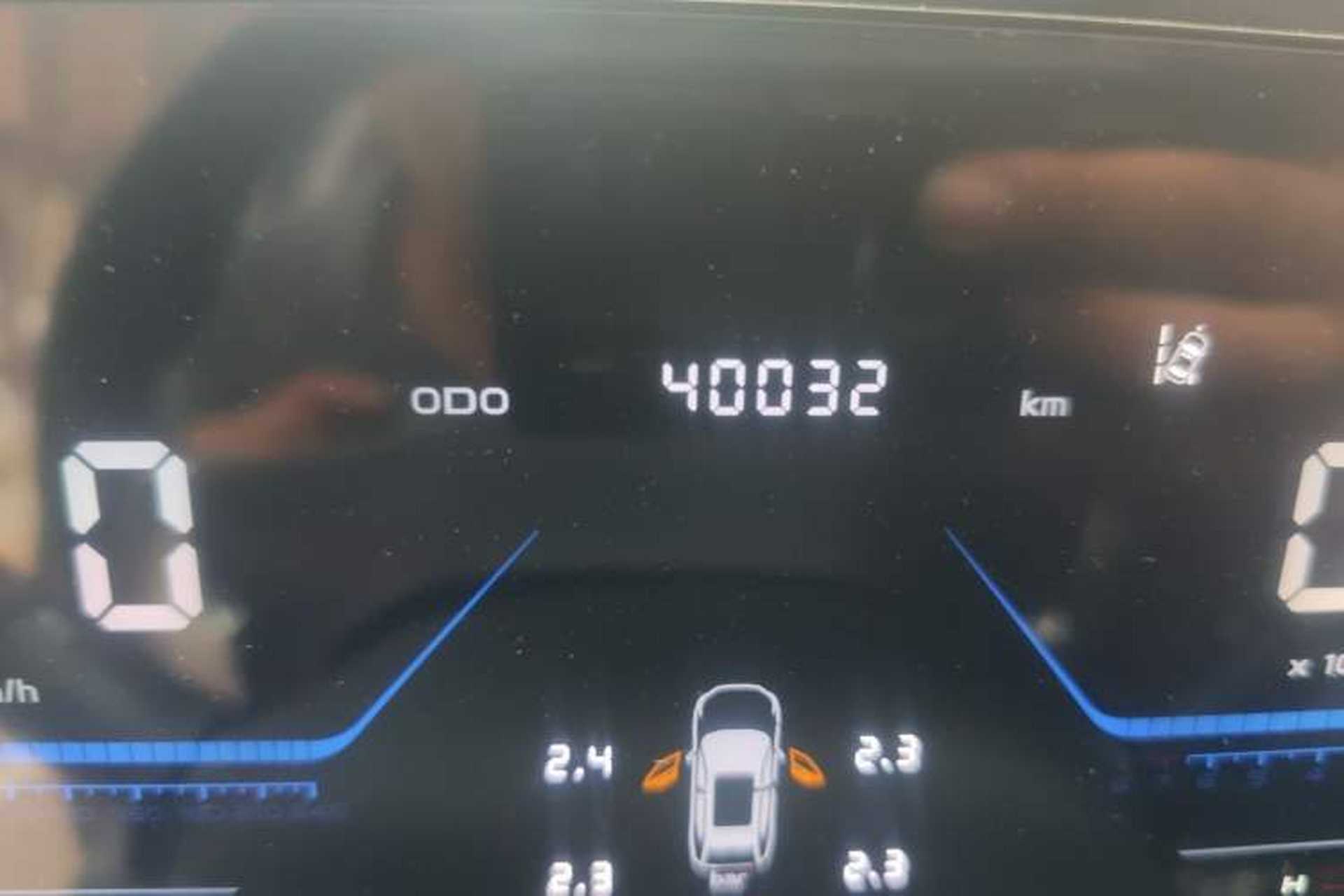 Used CHANGAN OSHAN Z6 2022 Blue Whale 1.5T DCT Luxury Model Odometer Close Up