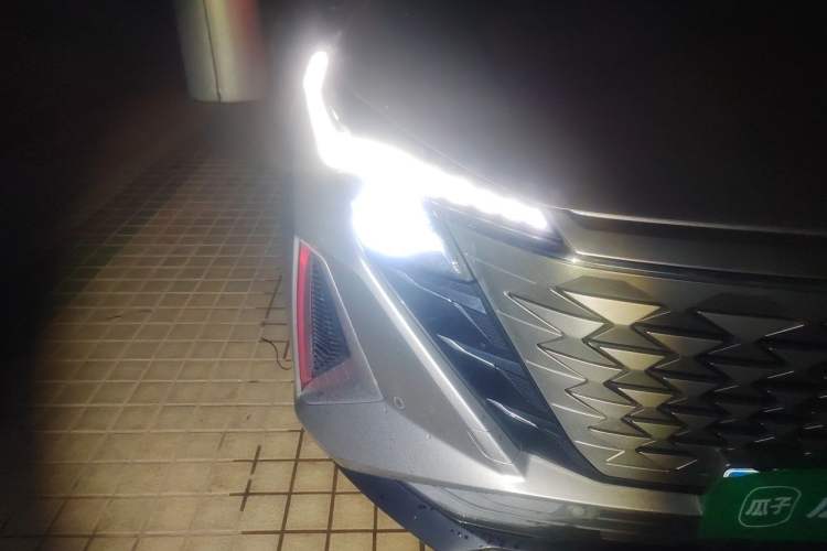 Used CHANGAN OSHAN Z6 2022 Blue Whale 1.5T DCT Smart Edition Urban Version Right Front Headlight