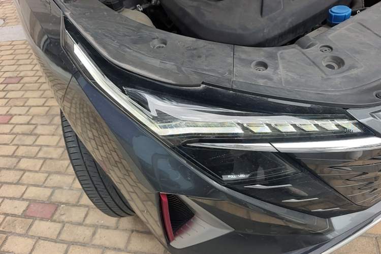 Used CHANGAN OSHAN Z6 2022 Blue Whale 1.5T DCT Smart Edition Urban Version Right Front Headlight
