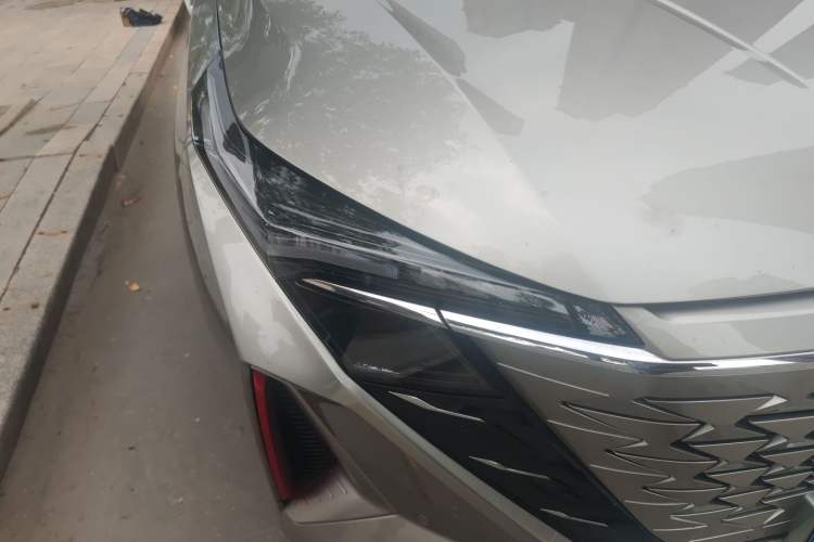 Used CHANGAN OSHAN Z6 2022 Blue Whale 1.5T DCT Luxury Model Right Front Headlight