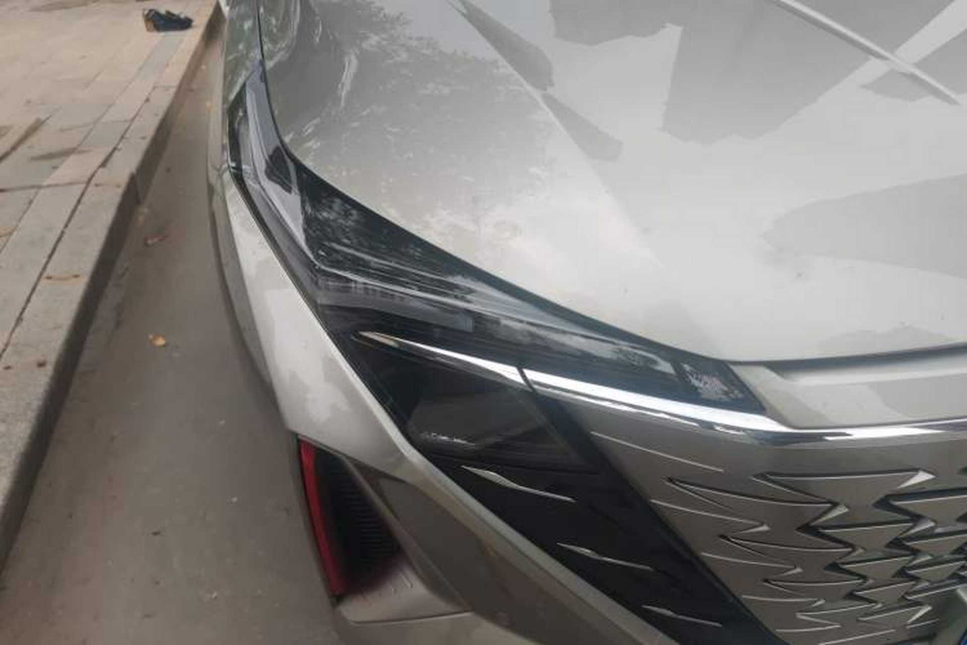 Used CHANGAN OSHAN Z6 2022 Blue Whale 1.5T DCT Luxury Model Right Front Headlight