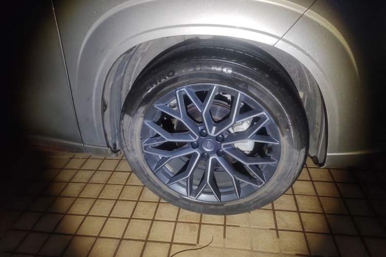 Used CHANGAN OSHAN Z6 2022 Blue Whale 1.5T DCT Smart Edition Urban Version Right Front Wheel Hub