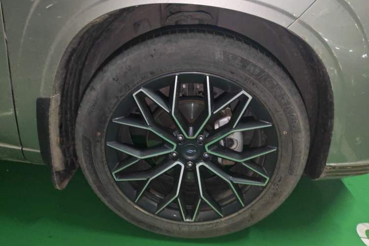 Used CHANGAN OSHAN Z6 2022 Blue Whale 1.5T DCT Smart Navigation Model Right Front Wheel Hub
