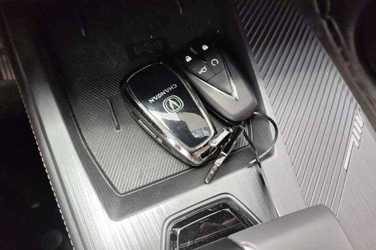 Used CHANGAN OSHAN Z6 2022 Blue Whale 1.5T DCT Smart Edition Urban Version Vehicle Key