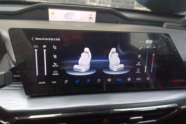 Used CHANGAN OSHAN Z6 2022 Blue Whale 1.5T DCT Smart Navigation Model Audio And AC Panel