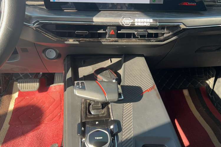 Used CHANGAN OSHAN Z6 2022 Blue Whale 1.5T DCT Smart Navigation Model Audio And AC Panel