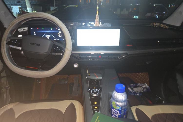 Used CHANGAN OSHAN Z6 2022 Blue Whale 1.5T DCT Smart Navigation Model Center Console