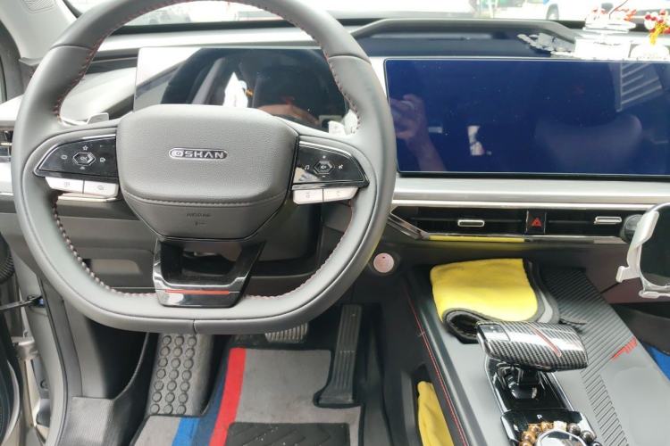 Used CHANGAN OSHAN Z6 2022 Blue Whale 1.5T DCT Smart Edition Center Console