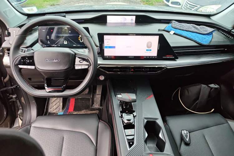 Used CHANGAN OSHAN Z6 2022 Blue Whale 1.5T DCT Smart Edition Center Console