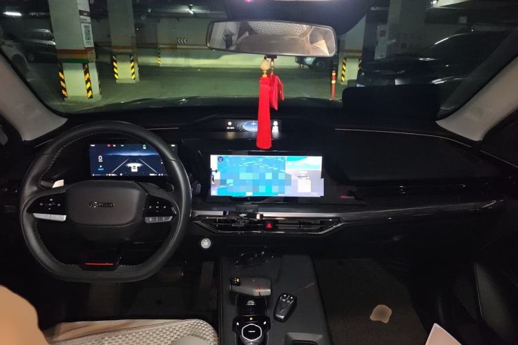 Used CHANGAN OSHAN Z6 2022 Blue Whale 1.5T DCT Smart Edition Center Console