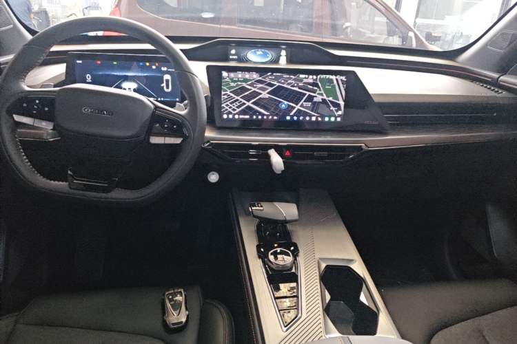 Used CHANGAN OSHAN Z6 2022 Blue Whale 1.5T DCT Smart Edition Urban Version Center Console